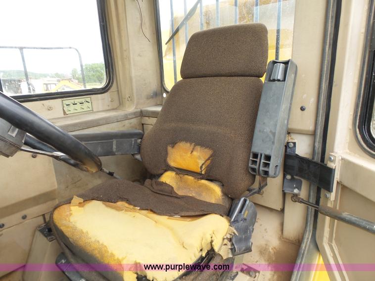 image for item K7169 1998 Caterpillar D400E articulated haul truck