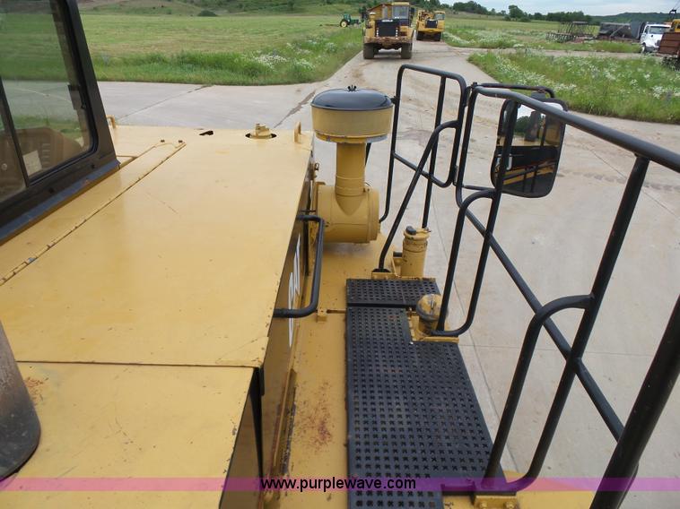 image for item K7169 1998 Caterpillar D400E articulated haul truck