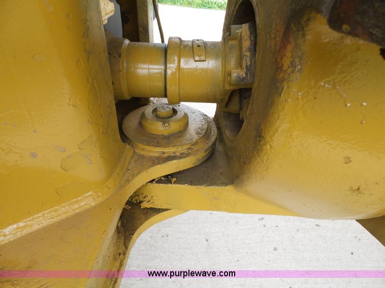 image for item K7169 1998 Caterpillar D400E articulated haul truck