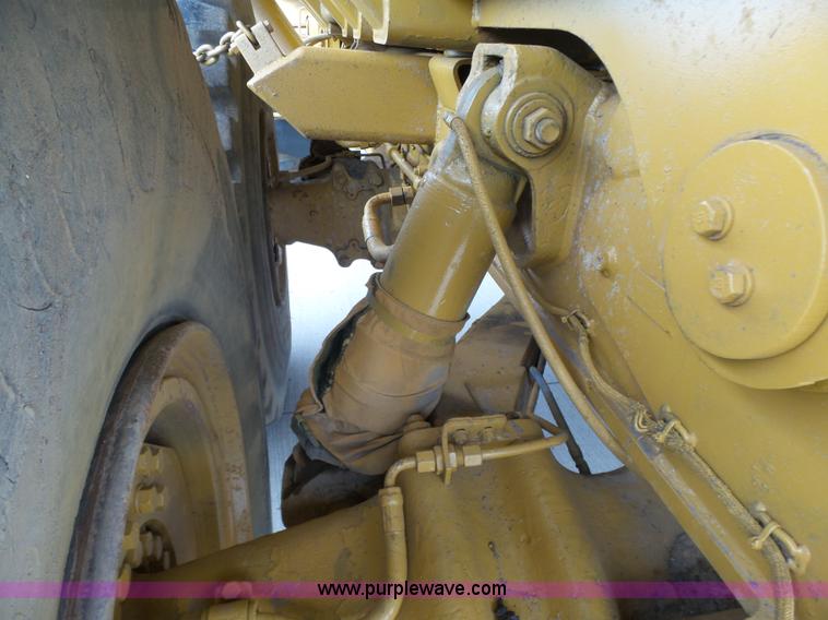image for item K7169 1998 Caterpillar D400E articulated haul truck