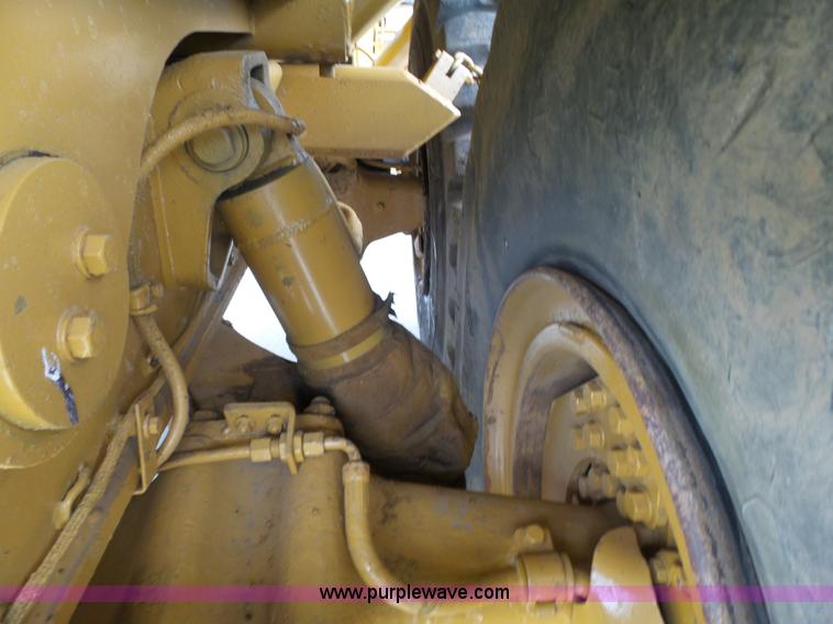 image for item K7169 1998 Caterpillar D400E articulated haul truck
