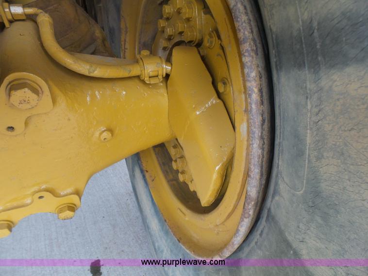 image for item K7169 1998 Caterpillar D400E articulated haul truck