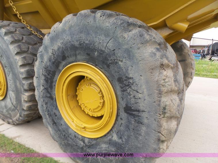 image for item K7169 1998 Caterpillar D400E articulated haul truck