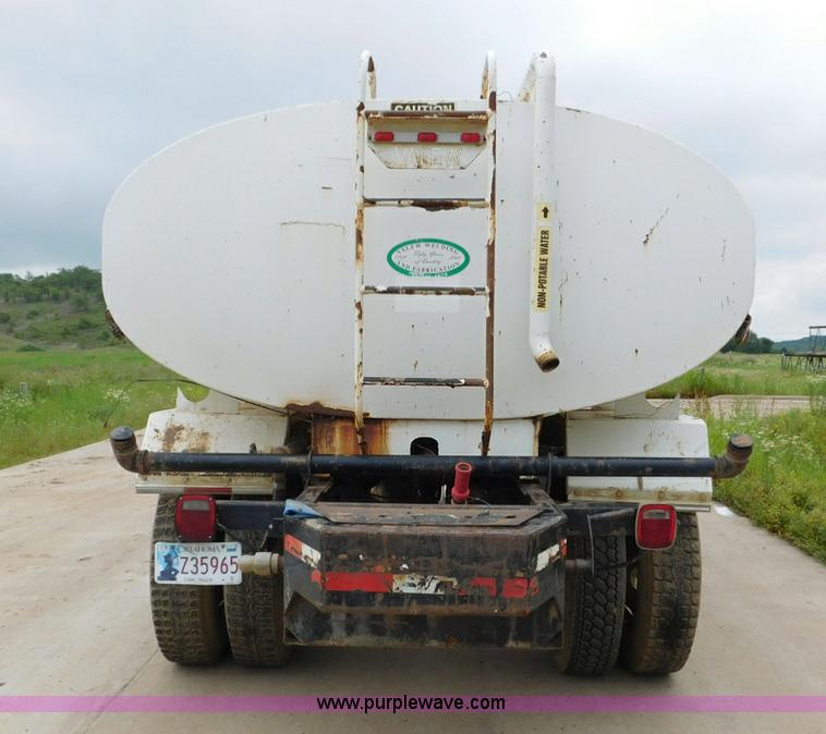 image for item K7170 2005 Ford F750 Super Duty tank truck