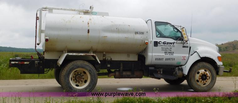 image for item K7170 2005 Ford F750 Super Duty tank truck