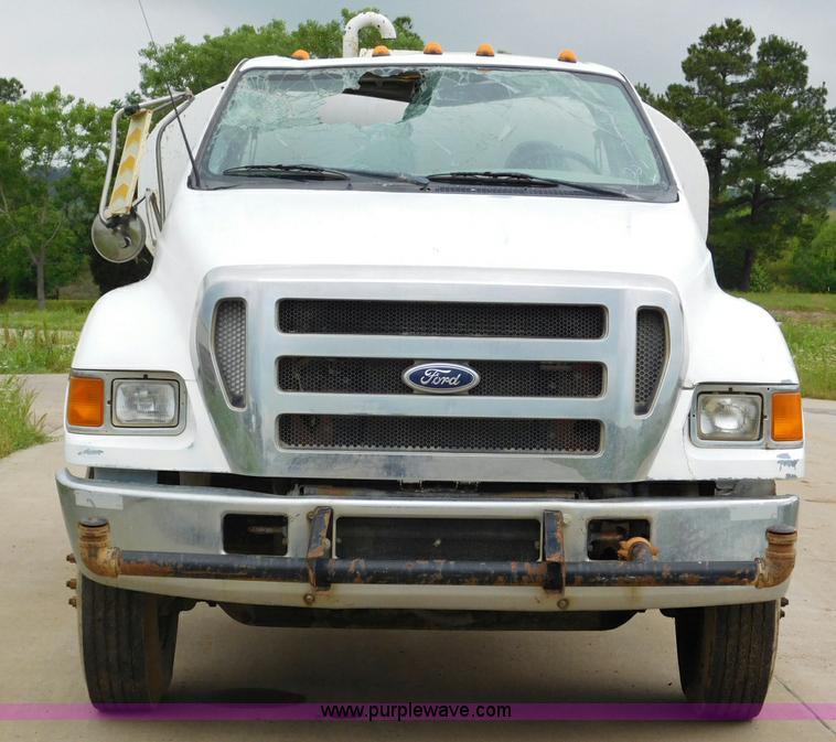 image for item K7170 2005 Ford F750 Super Duty tank truck