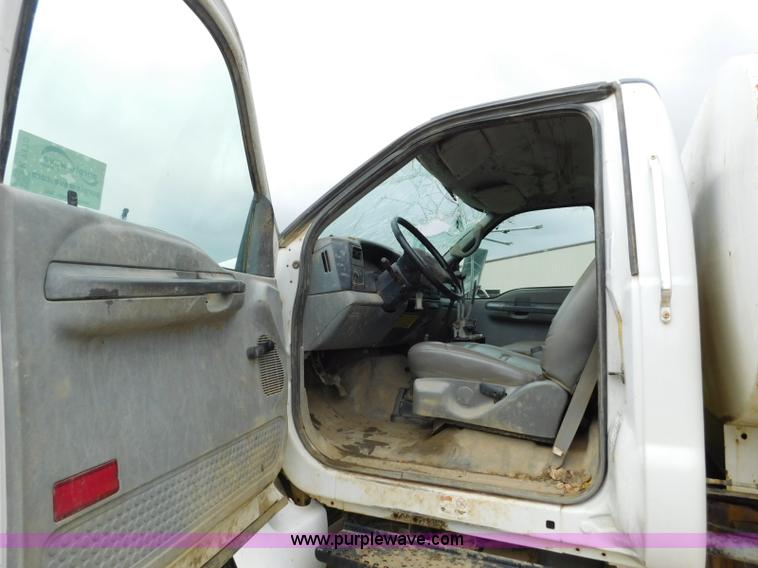 image for item K7170 2005 Ford F750 Super Duty tank truck