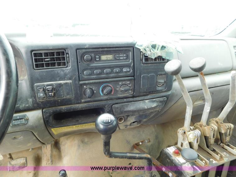 image for item K7170 2005 Ford F750 Super Duty tank truck