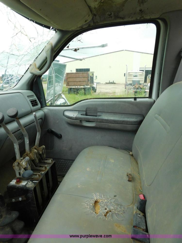 image for item K7170 2005 Ford F750 Super Duty tank truck