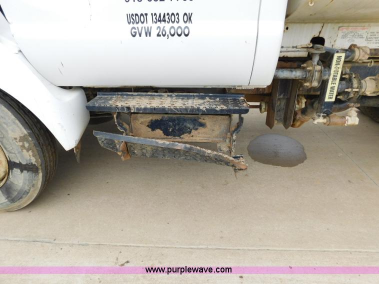 image for item K7170 2005 Ford F750 Super Duty tank truck