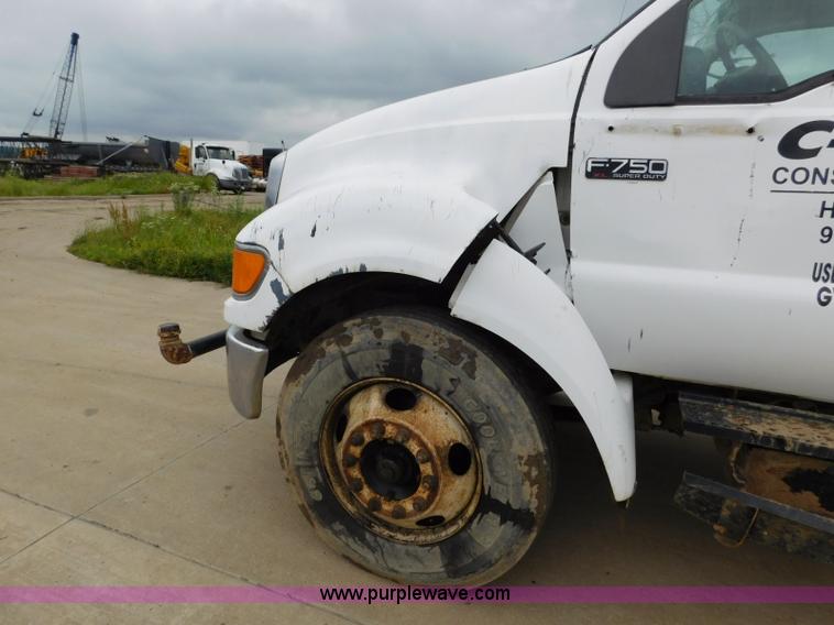 image for item K7170 2005 Ford F750 Super Duty tank truck