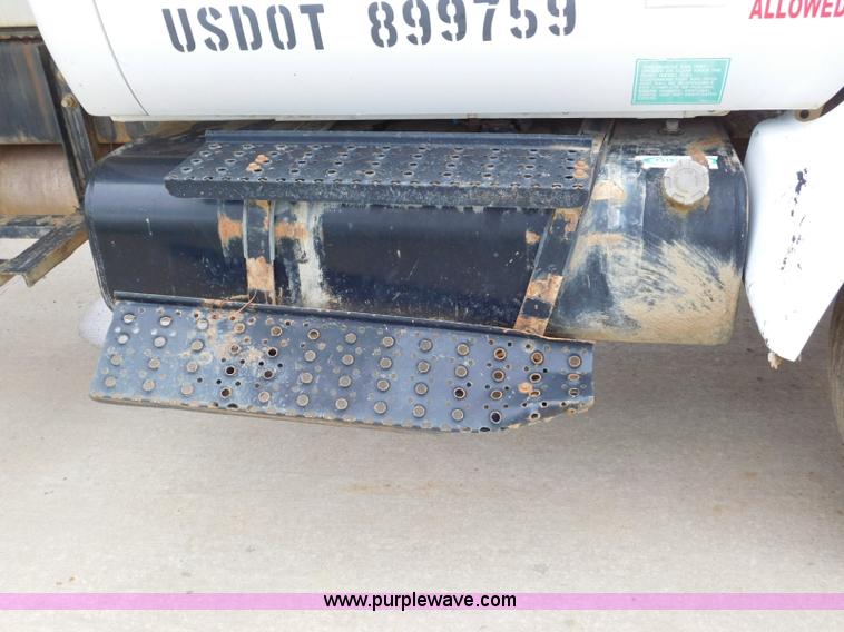 image for item K7170 2005 Ford F750 Super Duty tank truck