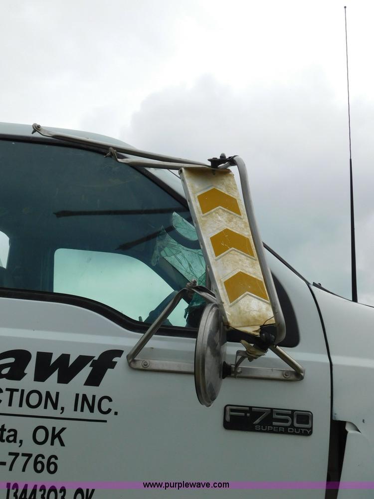 image for item K7170 2005 Ford F750 Super Duty tank truck