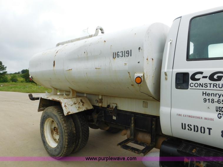 image for item K7170 2005 Ford F750 Super Duty tank truck
