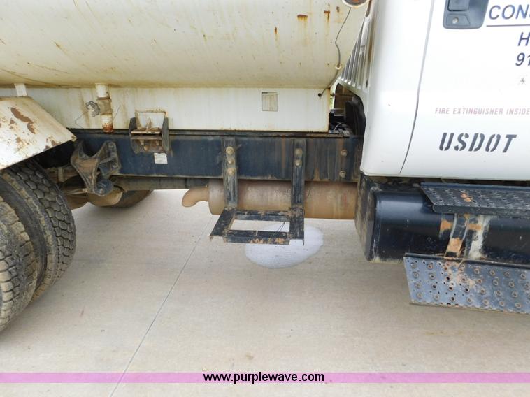 image for item K7170 2005 Ford F750 Super Duty tank truck