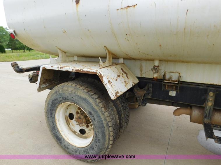 image for item K7170 2005 Ford F750 Super Duty tank truck