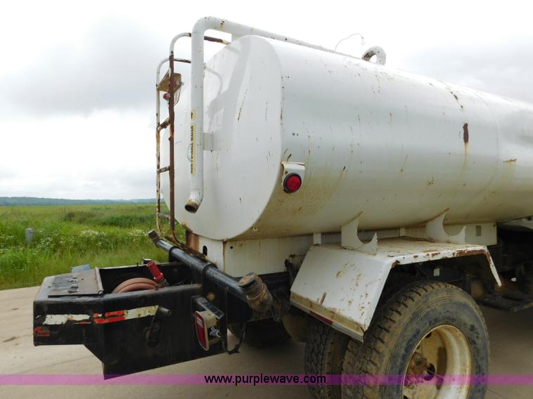 image for item K7170 2005 Ford F750 Super Duty tank truck
