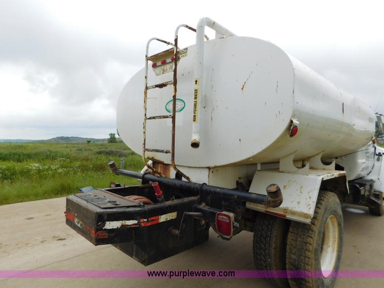 image for item K7170 2005 Ford F750 Super Duty tank truck