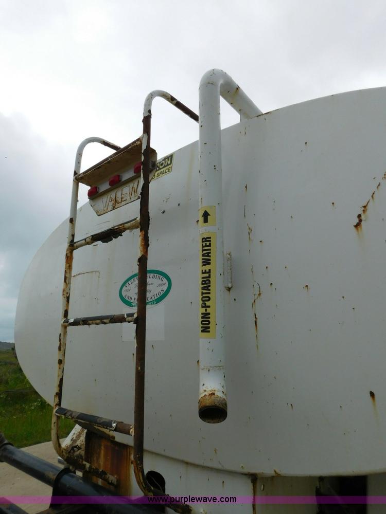 image for item K7170 2005 Ford F750 Super Duty tank truck