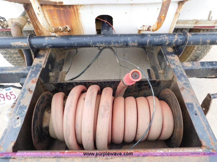 image for item K7170 2005 Ford F750 Super Duty tank truck