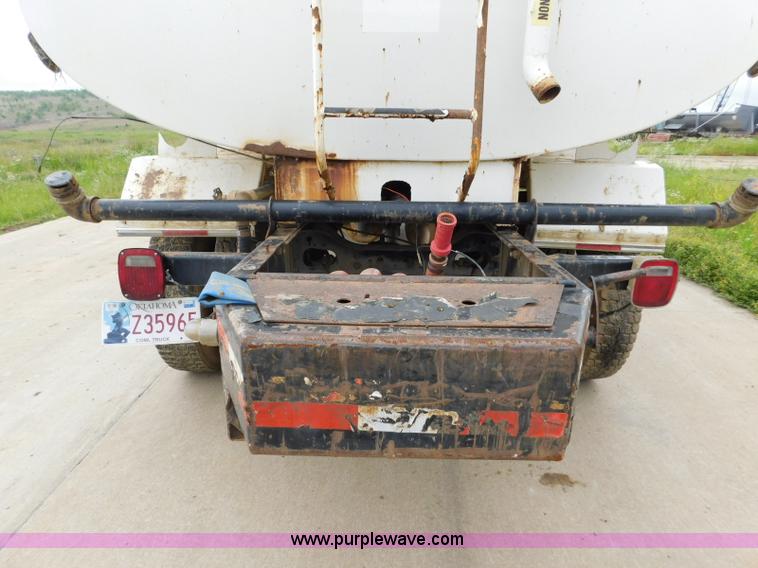 image for item K7170 2005 Ford F750 Super Duty tank truck