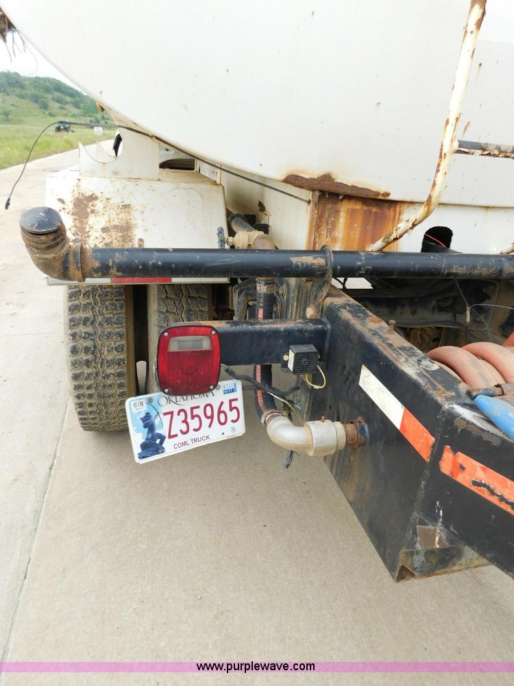 image for item K7170 2005 Ford F750 Super Duty tank truck