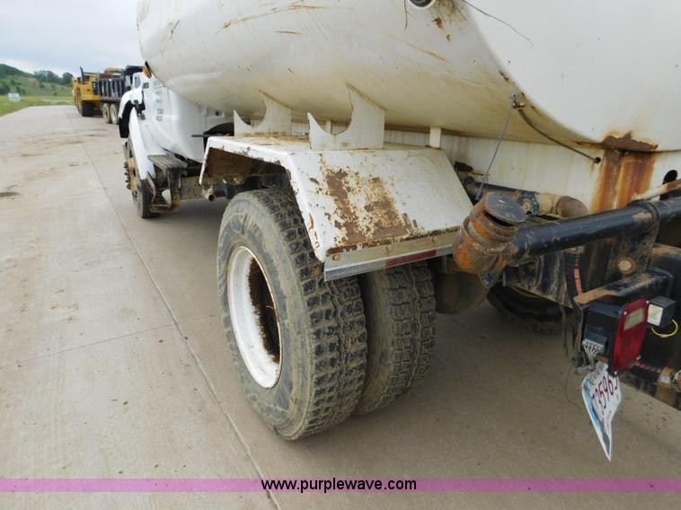 image for item K7170 2005 Ford F750 Super Duty tank truck