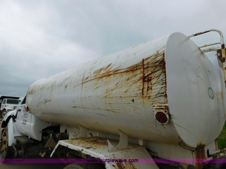 image for item K7170 2005 Ford F750 Super Duty tank truck
