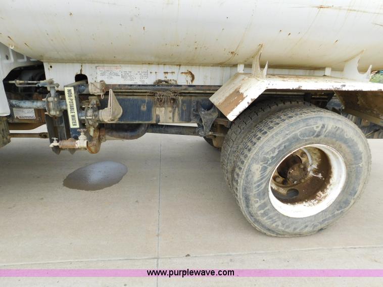 image for item K7170 2005 Ford F750 Super Duty tank truck