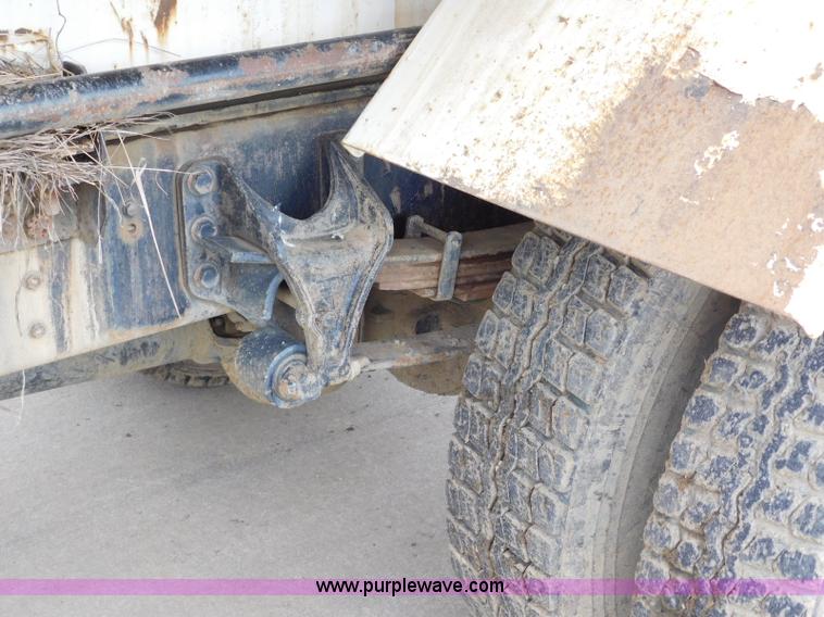 image for item K7170 2005 Ford F750 Super Duty tank truck