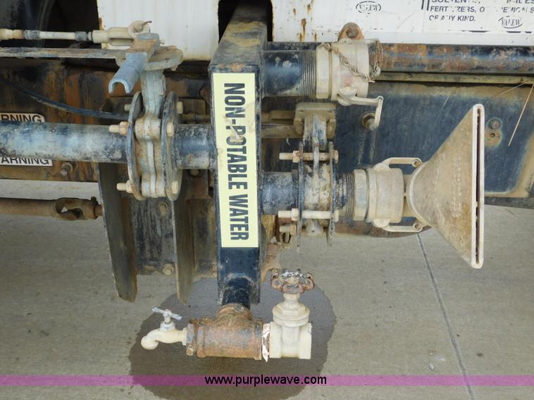 image for item K7170 2005 Ford F750 Super Duty tank truck