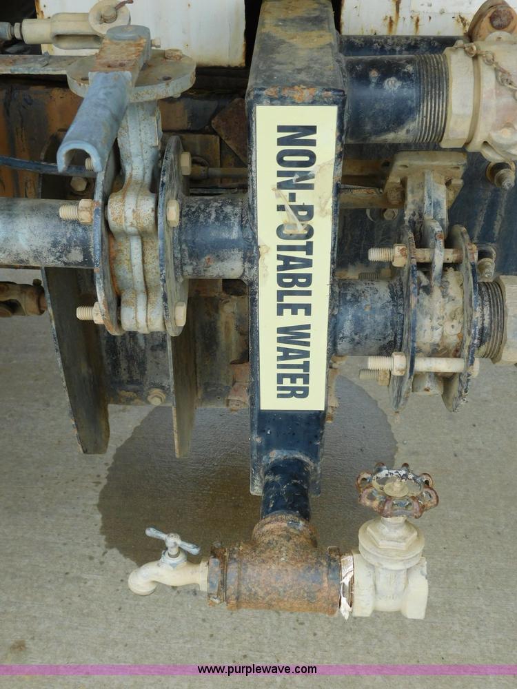 image for item K7170 2005 Ford F750 Super Duty tank truck