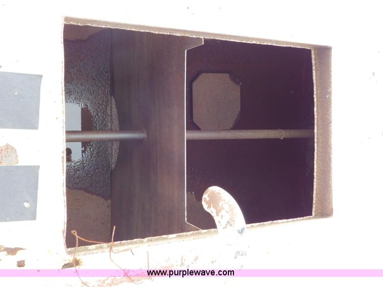 image for item K7170 2005 Ford F750 Super Duty tank truck