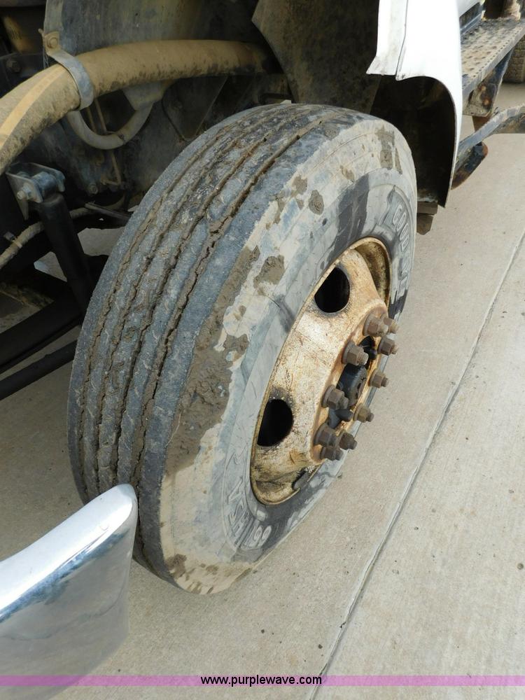 image for item K7170 2005 Ford F750 Super Duty tank truck