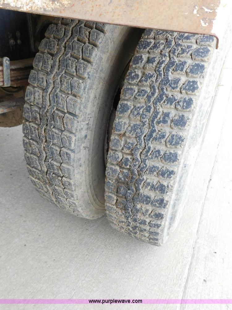 image for item K7170 2005 Ford F750 Super Duty tank truck