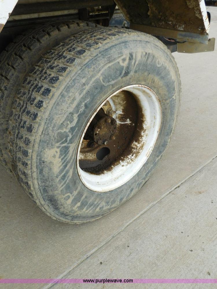 image for item K7170 2005 Ford F750 Super Duty tank truck