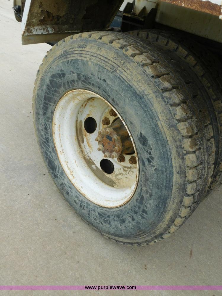 image for item K7170 2005 Ford F750 Super Duty tank truck