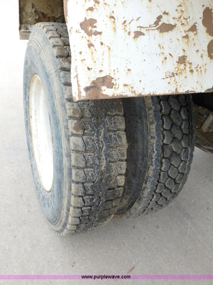 image for item K7170 2005 Ford F750 Super Duty tank truck