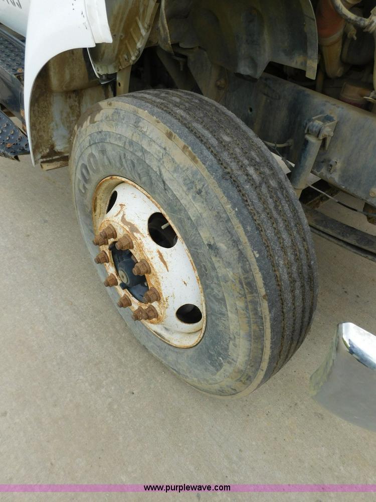 image for item K7170 2005 Ford F750 Super Duty tank truck