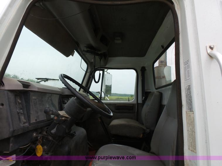 image for item K7171 1996 International 8200 hydro mulcher truck