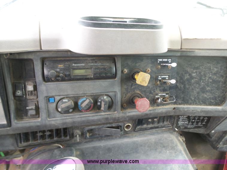 image for item K7171 1996 International 8200 hydro mulcher truck