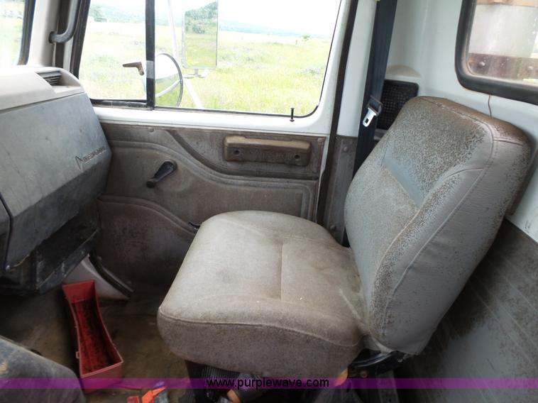 image for item K7171 1996 International 8200 hydro mulcher truck