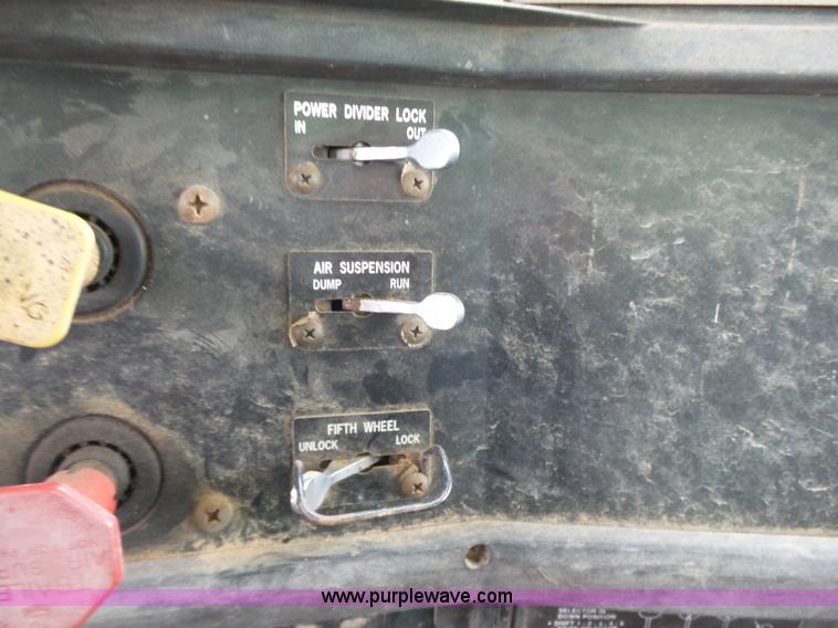 image for item K7171 1996 International 8200 hydro mulcher truck