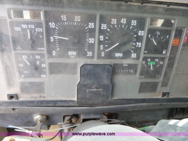 image for item K7171 1996 International 8200 hydro mulcher truck