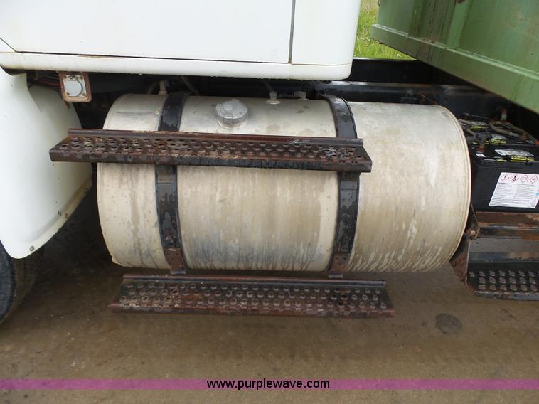 image for item K7171 1996 International 8200 hydro mulcher truck