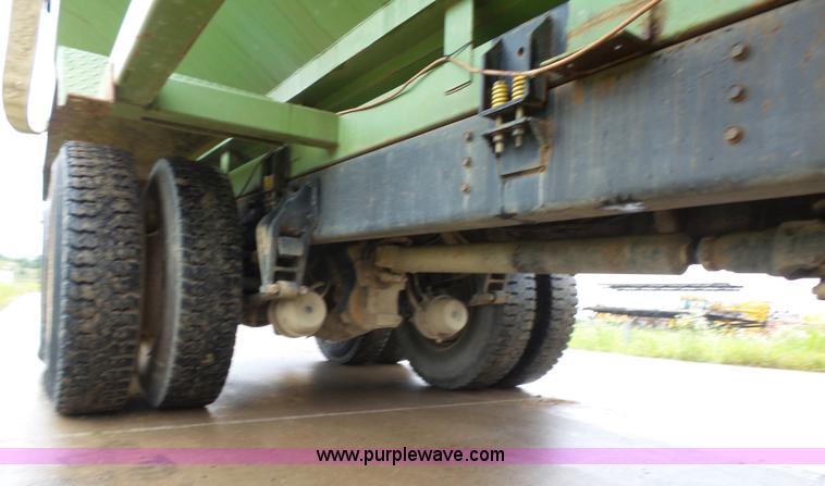 image for item K7171 1996 International 8200 hydro mulcher truck