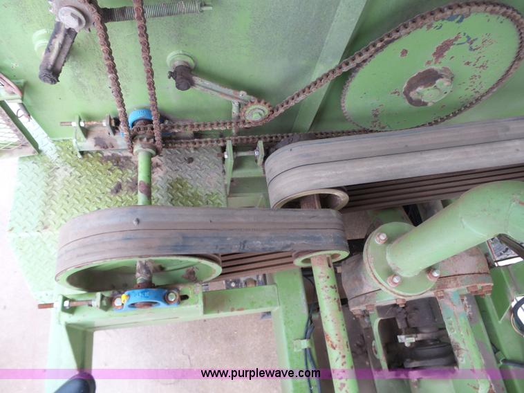 image for item K7171 1996 International 8200 hydro mulcher truck