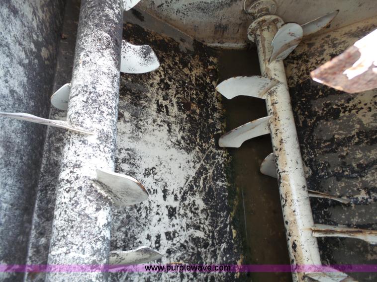 image for item K7171 1996 International 8200 hydro mulcher truck