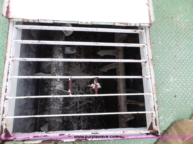 image for item K7171 1996 International 8200 hydro mulcher truck