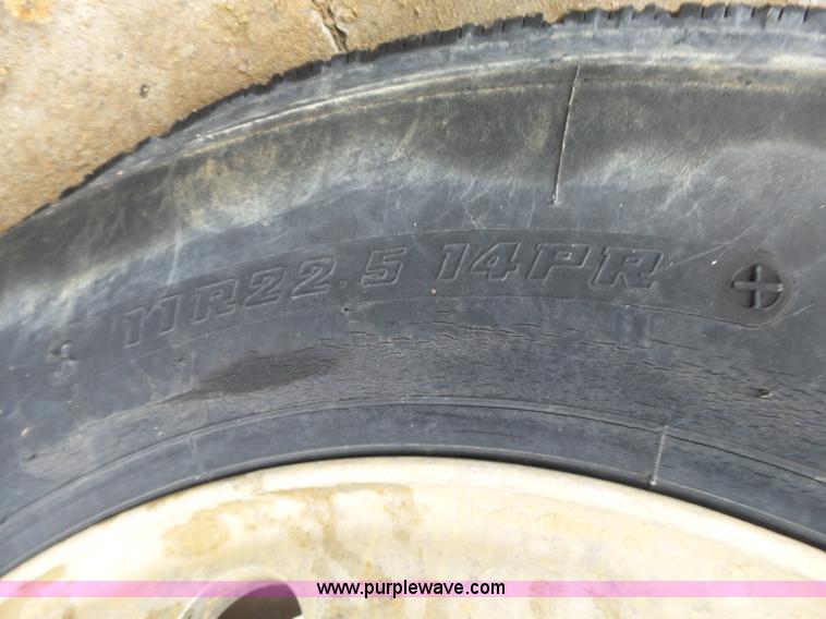 image for item K7171 1996 International 8200 hydro mulcher truck